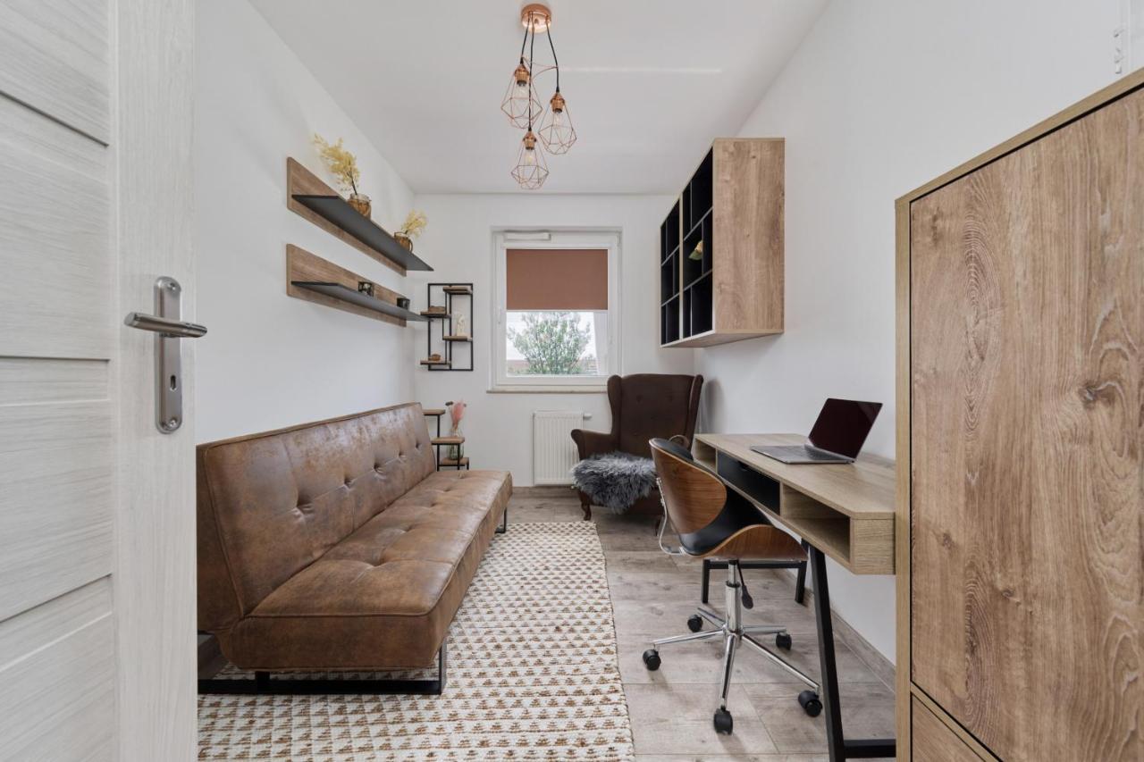 Spacious Apartment Suitable For Remote Work With Balcony & Parking By Noclegi Renters Breslau Exterior foto